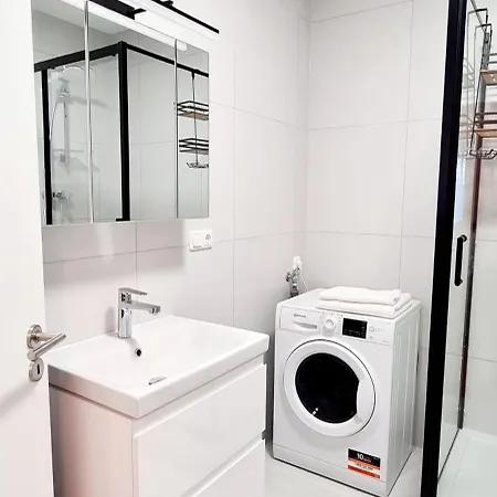 Apartman Newly Renovated Next To Gta